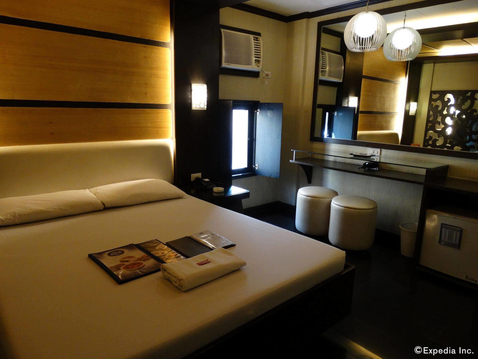 Hotel 2016 Манила Экстерьер фото